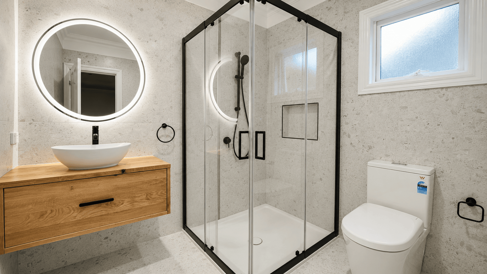 bathroom-with-led